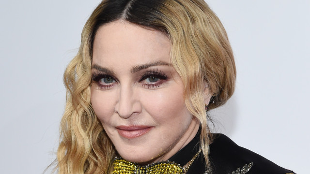 Madonna comemora aniversário das filhas gêmeas