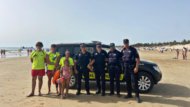 Menina perde-se dos pais na praia e é encontrada a 5 km de distância