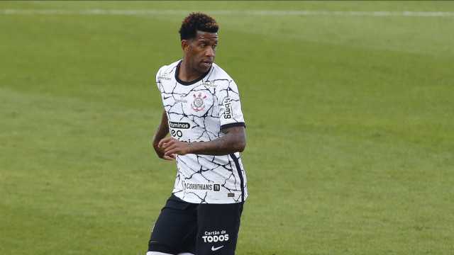 ‘Renascimento’ de Gil vira exemplo no vestiário do Corinthians