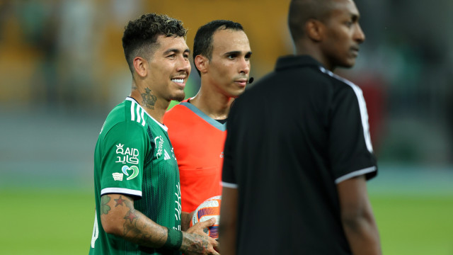 Roberto Firmino sofre lesão muscular e vira desfalque no Al-Ahli após hat-trick