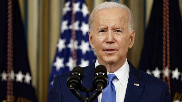 Biden apoia trabalhadores em greve contra montadoras nos EUA