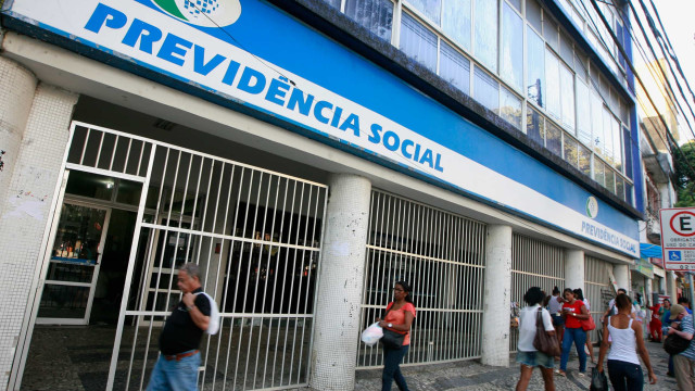 STF forma maioria para dar reajuste do INSS a servidor aposentado antes de 2008