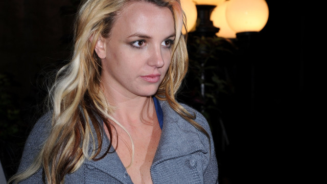 Após lançar biografia reveladora, Britney Spears posta foto nua