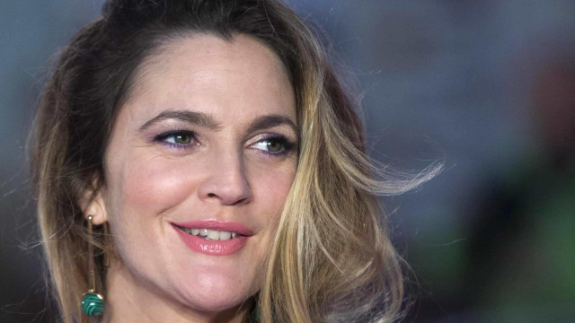 Após ser criticada, Drew Barrymore fica sem roteiristas para programa mesmo com fim da greve