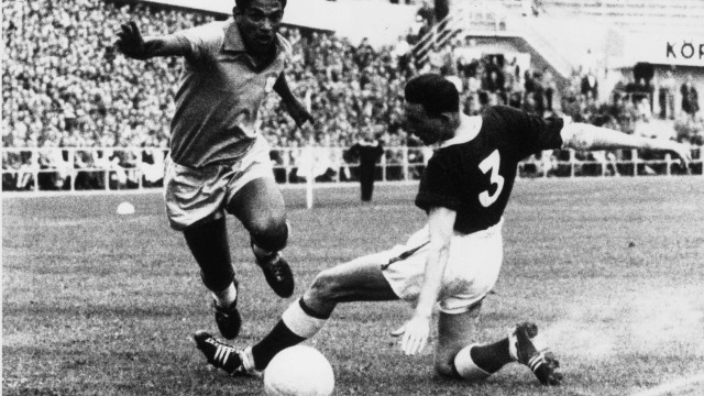 CBF e Fifa homenageiam Garrincha por 90 anos e relembram parceria com Pelé