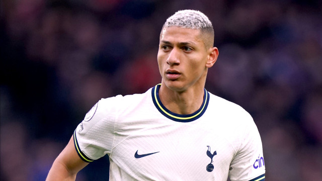 Com boa atuação de Richarlison, Tottenham bate Fulham e é líder do Campeonato Inglês