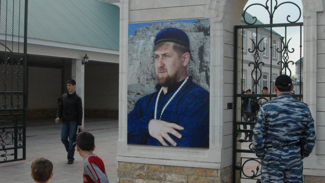 Ditador da Tchetchênia diz para polícia atirar em manifestantes anti-Israel