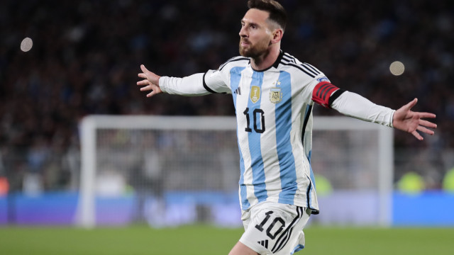 Lionel Messi deverá ser 'coroado' pela oitava vez com a Bola de Ouro