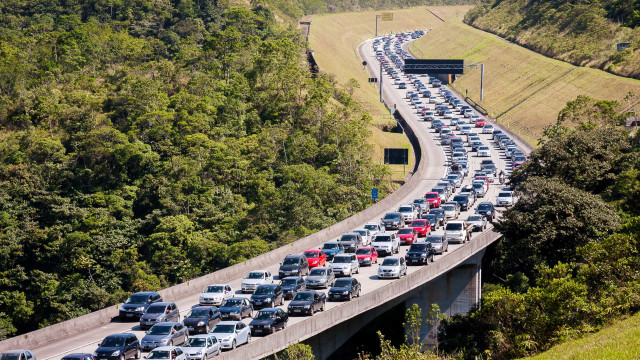 Veja que horários evitar a estrada no feriado de Aparecida