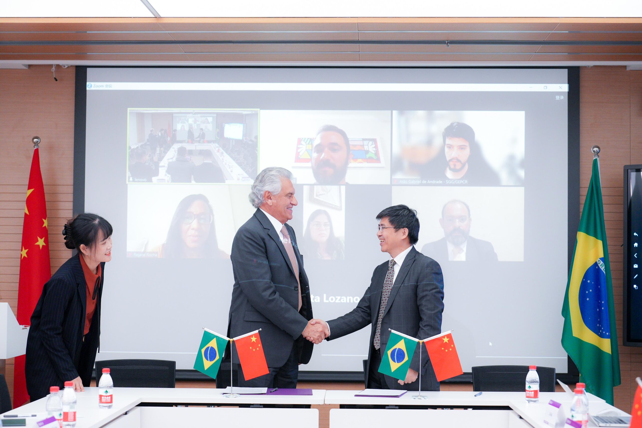 Caiado firma parceria com universidade chinesa nas áreas de clima e energia sustentável