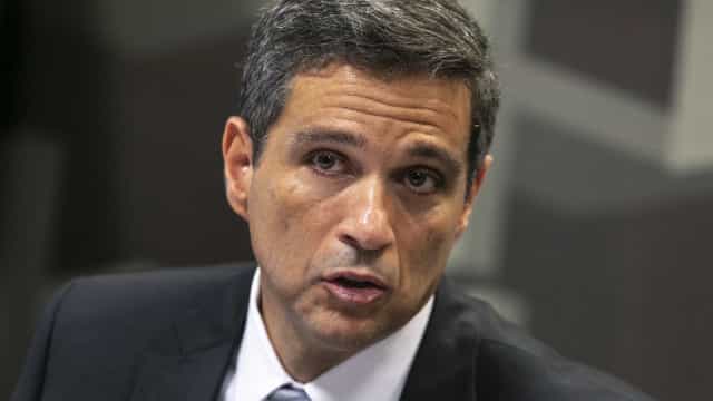 Campos Neto: Juros estão tão restritivos no Brasil que podemos continuar a cortá-los