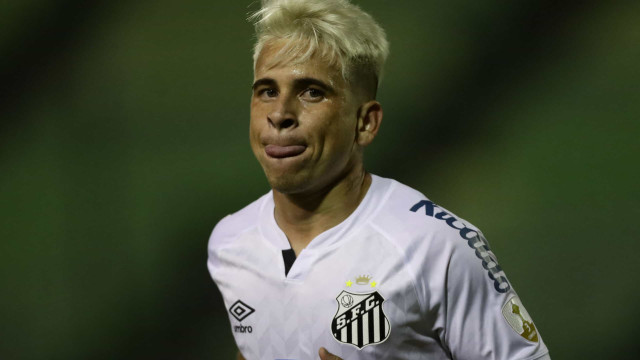 Clima leve e esperança por decisivo Soteldo: Santos se arma para clássico
