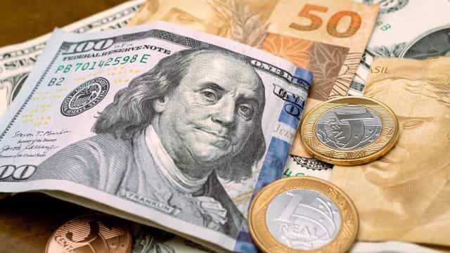 Dólar cai para menor nível em dois meses com alívio na inflação nos EUA