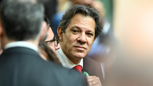 Haddad gastou 17 minutos ao telefone para tentar reverter voto na Reforma Tributária, mas não conseguiu