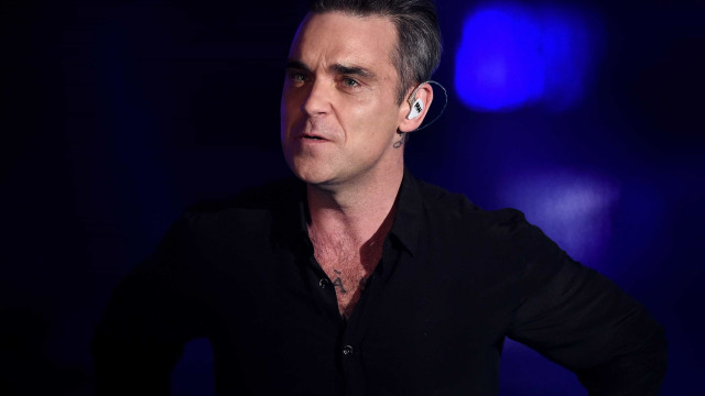 Mulher de 70 anos morre após cair em show de Robbie Williams na Austrália