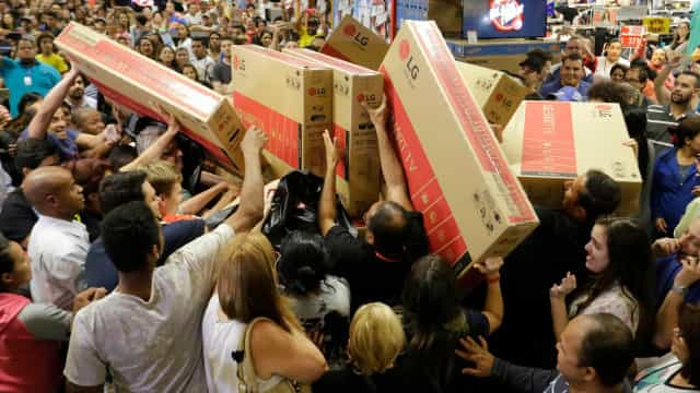 Promoção de Black Friday em Macapá causa tumulto e deixa 40 feridos