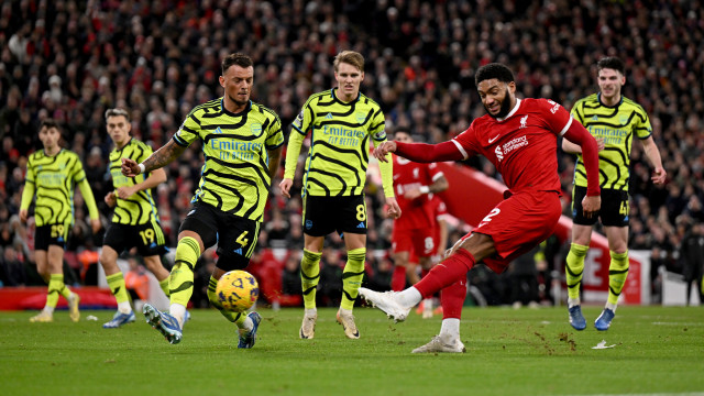 Arsenal arranca empate em Liverpool e mantém a liderança do Campeonato Inglês