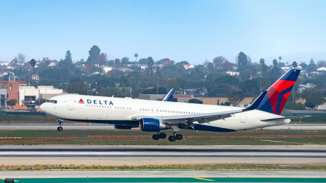 Delta Air Lines planeja contratar 1,1 mil pilotos em 2024, metade do registrado em 2023