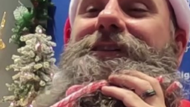 Enfeitar árvore de Natal? Este homem preferiu decorar a barba; veja