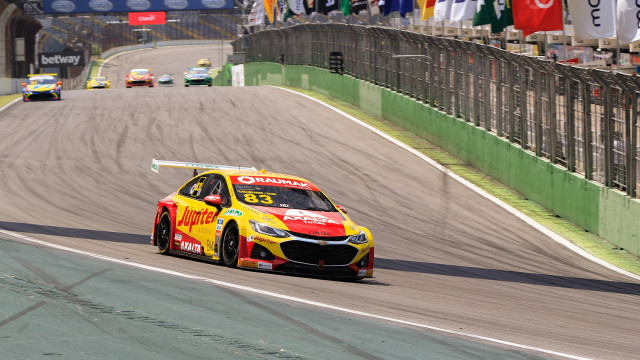 Gabriel Casagrande conquista bicampeonato da Stock Car na corrida 2 de Interlagos