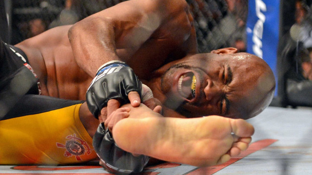 Lesão de Anderson Silva no UFC completa 10 anos; episódio iniciou crise do brasileiro no MMA