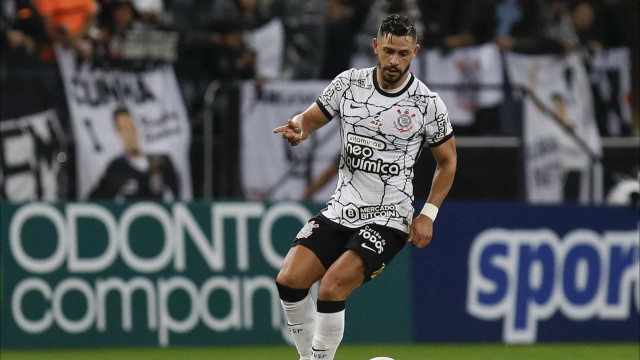 Santos anuncia contratação de Giuliano, ex-Corinthians