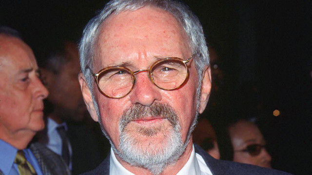 Morre Norman Jewison, diretor de ‘Feitiço da Lua’ e ‘No Calor da Noite’, aos 97