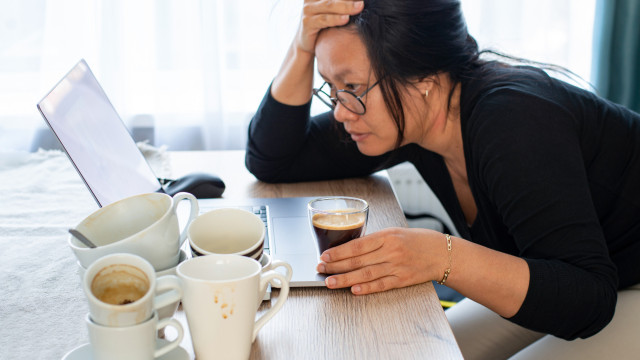 Tomou café e continua sonolento? Por que a cafeína não funciona com todo mundo