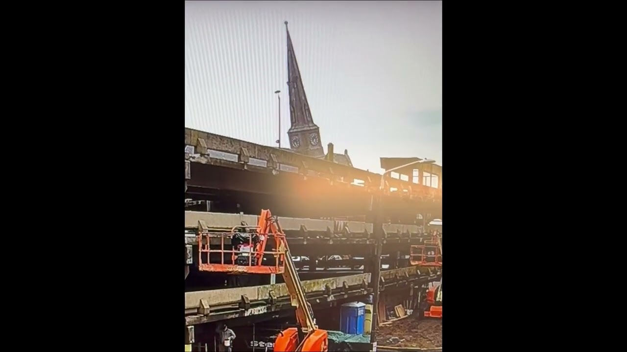 Torre de igreja desaba em Connecticut, nos EUA; mulher é encontrada ilesa