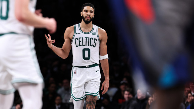 Boston Celtics bate New York Knicks com facilidade e chega a 8ª vitória seguida