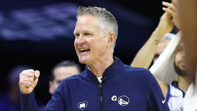 Steve Kerr acerta com os Warriors para ser o técnico mais bem pago da NBA, diz TV