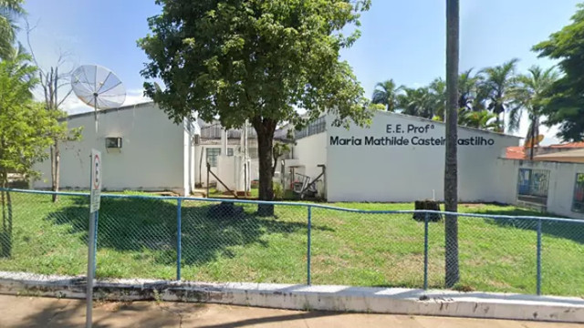 Adolescente é agredida e deixada seminua durante briga em escola