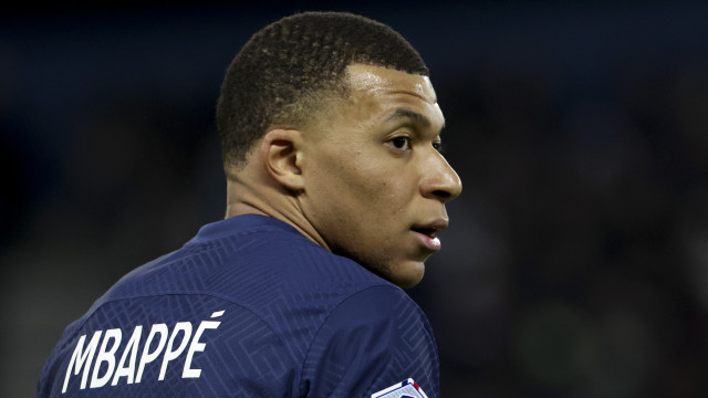 Mbappé começa no banco, e PSG chega ao 3º empate seguido no Francês