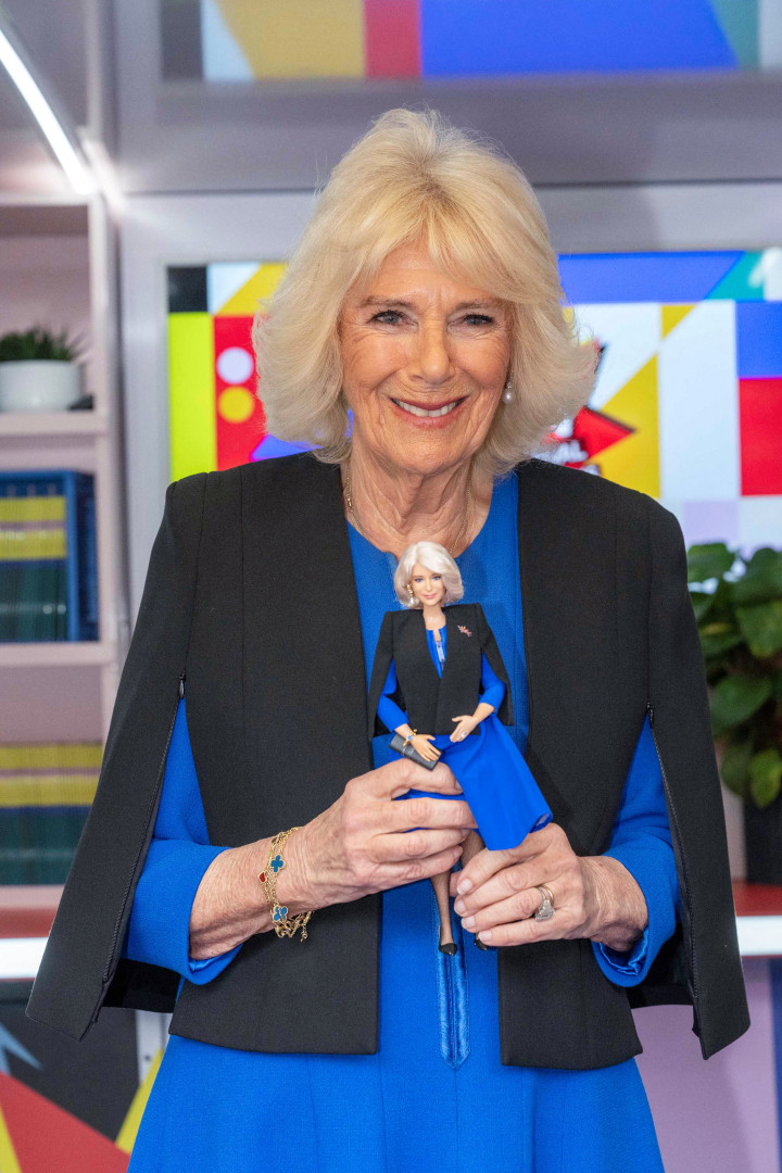 Rainha Camilla ganha uma boneca barbie em sua homenagem, veja