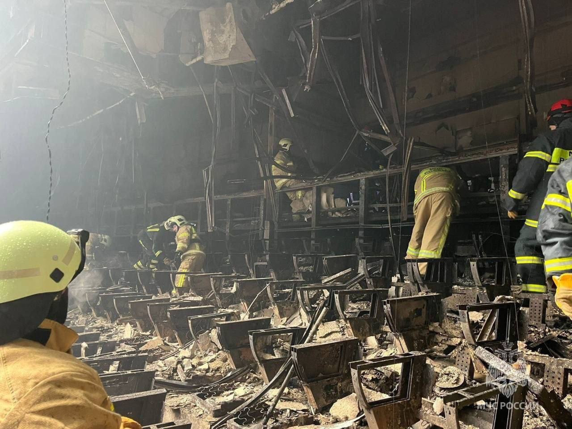 Vídeo mostra destruição em sala de espetáculos de Moscou após atentado