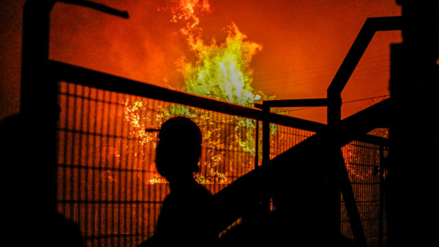 Dez pessoas morrem em incêndio em pensão no centro de Porto Alegre