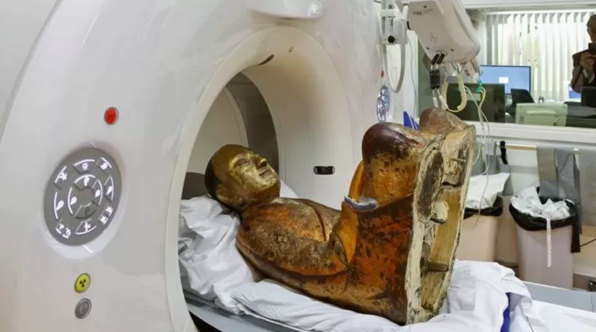 O misterioso caso da múmia escondida em estátua de Buda