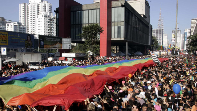 Masp vai hastear bandeira LGBTQIA+ sobre sua fachada durante a Parada