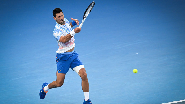 Djokovic admite que pode desistir de jogar nas quartas em Roland Garros por problema no joelho