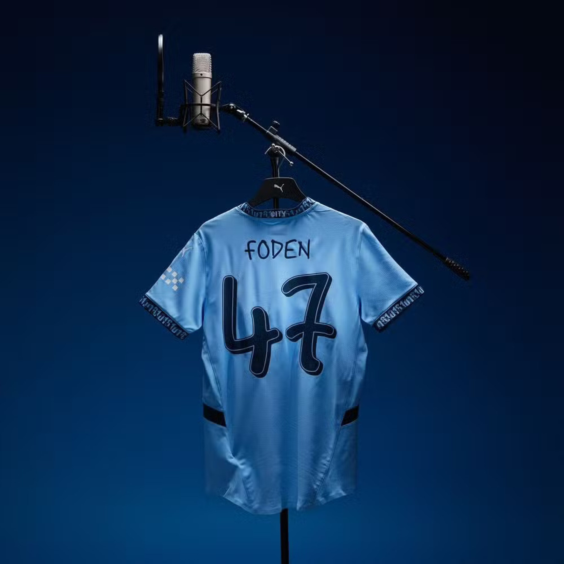 Manchester City lança novo uniforme em parceria com Noel Gallagher; veja