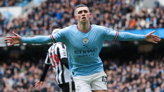 Phil Foden retorna à concentração da Inglaterra na Eurocopa após acompanhar nascimento do filho