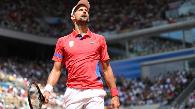 Djokovic vence alemão, avança às quartas e encara Tsitsipas em Paris-2024