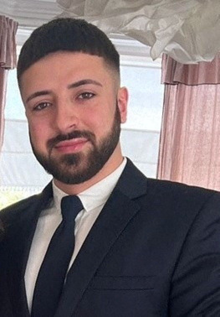 Homem é preso suspeito de matar esposa e filhas de comentador da BBC