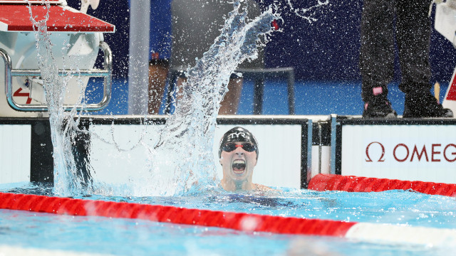 Ledecky confirma o favoritismo nos 1.500m livre da natação, com Beatriz Dizotti em 7º em Paris