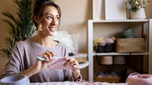 Por que o crochê está voltando com força à moda