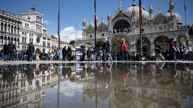 Veneza impõe limite de 25 turistas por grupo e faz proibições; entenda