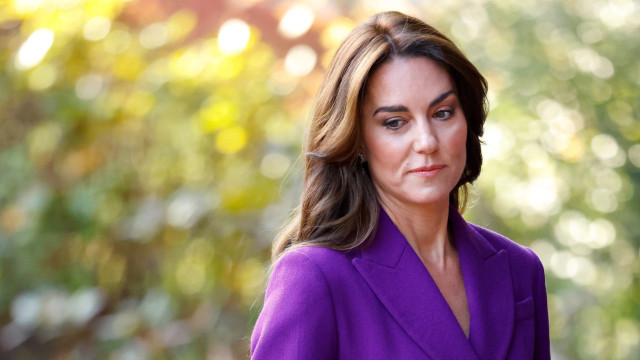 Biógrafa da Família Real diz que Kate Middleton deve deixar a Inglaterra