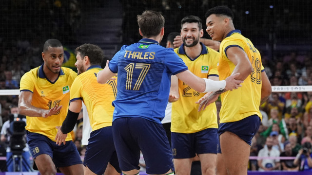 Brasil perde dos EUA no vôlei masculino e Bernardinho fecha 1ª Olimpíada sem pódio