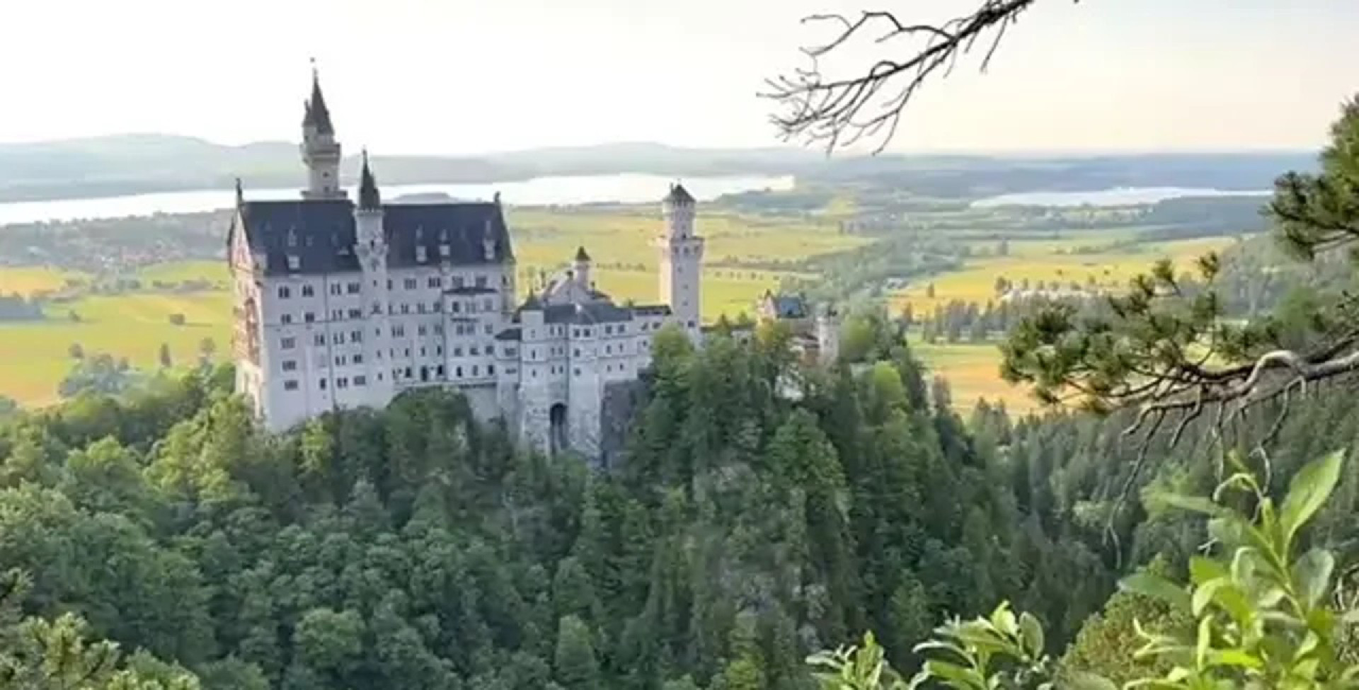 Ginasta morre após queda de 80 metros durante selfie na Alemanha