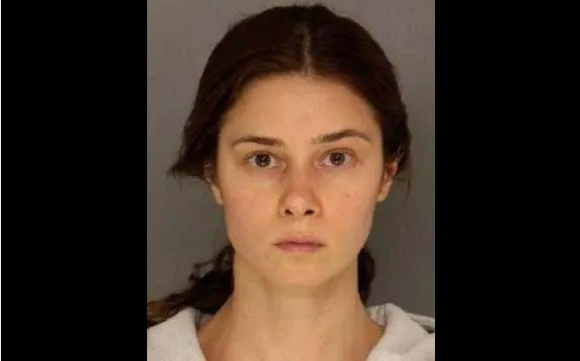 Mulher mata filho de 6 semanas da amiga enquanto tomava conta do bebê